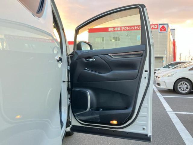 アルファード Ｓ　Ｃパッケージ　サンルーフ／ディスプレイオーディオ＋ナビ／フリップダウンモニター　純正　１２．８インチ／デジタルインナーミラー／両側電動スライドドア／車線逸脱防止支援システム／電動バックドア　バックカメラ　ドラレコ（20枚目）