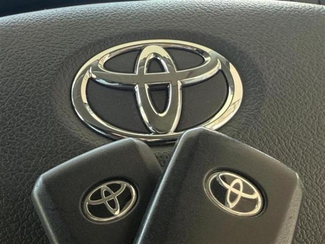 ハイエースワゴン ＧＬ　ディスプレイオーディオ１１インチ／フリップダウンモニター　社外　１２．８インチ／電動スライドドア／ヘッドランプ　ＬＥＤ／ＥＴＣ／エアバッグ　運転席／エアバッグ　助手席／パワーウインドウ　後席モニター（16枚目）