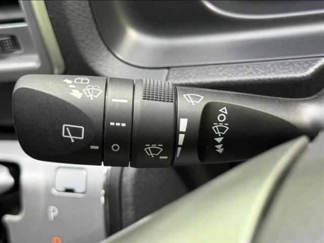 ハイエースワゴン ＧＬ　ディスプレイオーディオ１１インチ／フリップダウンモニター　社外　１２．８インチ／電動スライドドア／ヘッドランプ　ＬＥＤ／ＥＴＣ／エアバッグ　運転席／エアバッグ　助手席／パワーウインドウ　後席モニター（29枚目）