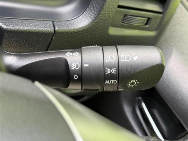 ハイエースワゴン ＧＬ　ディスプレイオーディオ１１インチ／フリップダウンモニター　社外　１２．８インチ／電動スライドドア／ヘッドランプ　ＬＥＤ／ＥＴＣ／エアバッグ　運転席／エアバッグ　助手席／パワーウインドウ　後席モニター（30枚目）