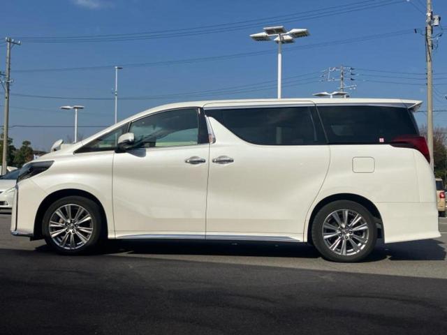 アルファード Ｓタイプゴールド　新品タイヤ／保証書／純正　９インチ　ＳＤナビ／フリップダウンモニター／衝突安全装置／両側電動スライドドア／車線逸脱防止支援システム／シート　ハーフレザー／電動バックドア／ヘッドランプ　ＬＥＤ　ＥＴＣ（2枚目）