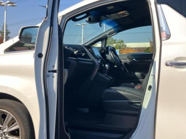 アルファード Ｓタイプゴールド　新品タイヤ／保証書／純正　９インチ　ＳＤナビ／フリップダウンモニター／衝突安全装置／両側電動スライドドア／車線逸脱防止支援システム／シート　ハーフレザー／電動バックドア／ヘッドランプ　ＬＥＤ　ＥＴＣ（5枚目）