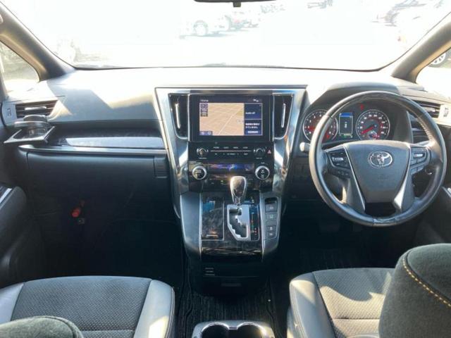 アルファード Ｓタイプゴールド　新品タイヤ／保証書／純正　９インチ　ＳＤナビ／フリップダウンモニター／衝突安全装置／両側電動スライドドア／車線逸脱防止支援システム／シート　ハーフレザー／電動バックドア／ヘッドランプ　ＬＥＤ　ＥＴＣ（7枚目）