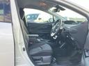 プリウス Ａ　新品タイヤ／保証書／純正　ＳＤナビ／トヨタセーフティセンス／車線逸脱防止支援システム／パーキングアシスト　自動操舵／ヘッドランプ　ＬＥＤ／ＥＴＣ／ＥＢＤ付ＡＢＳ／横滑り防止装置　衝突被害軽減システム（4枚目）