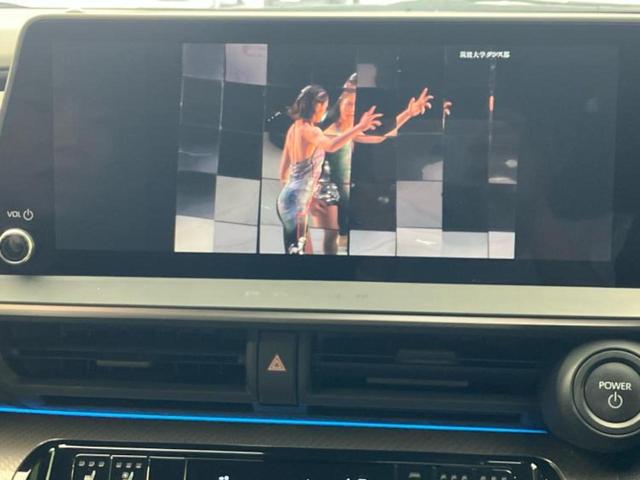 プリウス Ｚ　ガラスルーフ／純正エアロ／ディスプレイオーディオ＋ナビ１１インチ／デジタルインナーミラー／トヨタセーフティセンス／シートヒーター／全方位モニター／車線逸脱防止支援システム／シート　合皮　全周囲カメラ（12枚目）