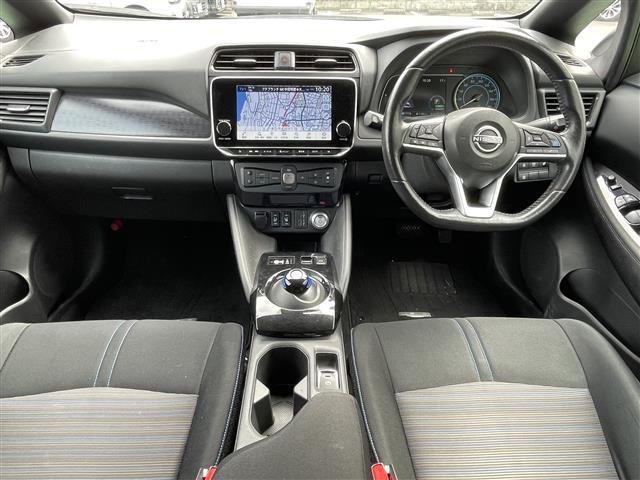 リーフ Ｘ　Ｖセレクション　３６０°カメラ　踏み間違い防止装置　ＬＥＤランプ　オートライト　インテリキー　レーンキープアシスト　サイドエアバッグ　パワーウィンドウ　ＡＢＳ　メモリ－ナビ　ナビ＆ＴＶ　オートエアコン　キーフリー（5枚目）