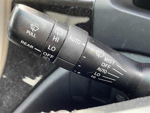 ヴェルファイア ２．４Ｚ　ゴールデンアイズ　パワーリヤゲート　地デジフルセグ　Ｂカメラ　横滑防止装置　キーレスエントリー　ナビ＆ＴＶ　ＥＴＣ車載器　１オーナー　リアエアコン　オートエアコン　ＤＶＤ再生機能　パワーウィンドウ　エアロ　ＨＤＤナビ（11枚目）