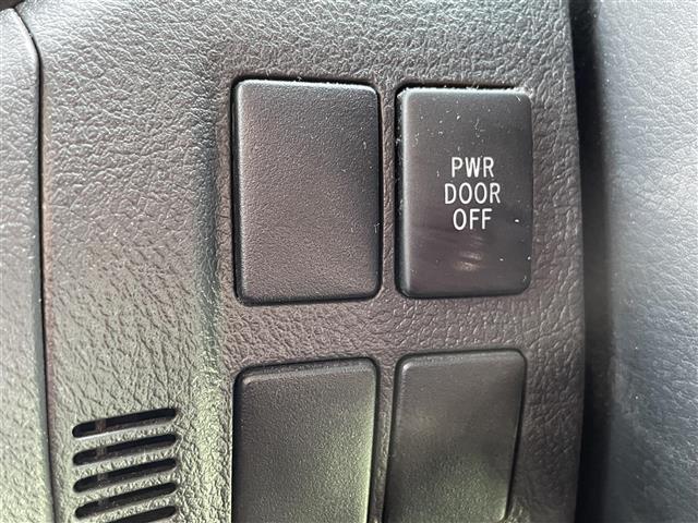 ヴェルファイア ２．４Ｚ　ゴールデンアイズ　パワーリヤゲート　地デジフルセグ　Ｂカメラ　横滑防止装置　キーレスエントリー　ナビ＆ＴＶ　ＥＴＣ車載器　１オーナー　リアエアコン　オートエアコン　ＤＶＤ再生機能　パワーウィンドウ　エアロ　ＨＤＤナビ（30枚目）