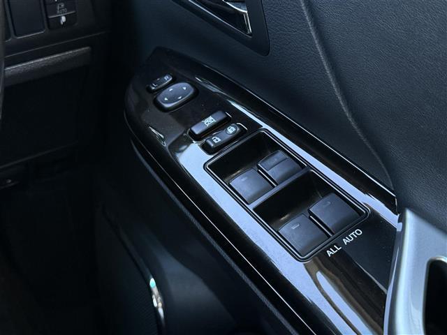 ヴェルファイア 2.4Z ゴールデンアイズII クリソナ AUTOライト リヤカメラ BLUETOOTH ETC付 DVD再生機能 ナビTV サイドエアバッグ デュアルエアコン ワンオーナー車 オートクルーズコントロール 地デジフルセグ オットマン(32枚目)