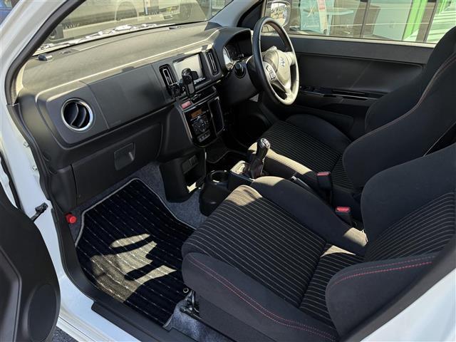 アルトワークス ベースグレード フルタイム4WD Sキー 地デジ TURBO ETC装備 メモリナビ VSA ブルートゥース キーフリ Wエアバック AUTOエアコン エアB パワステ ABS付 DVD再生 オートライト TV・ナビ(18枚目)