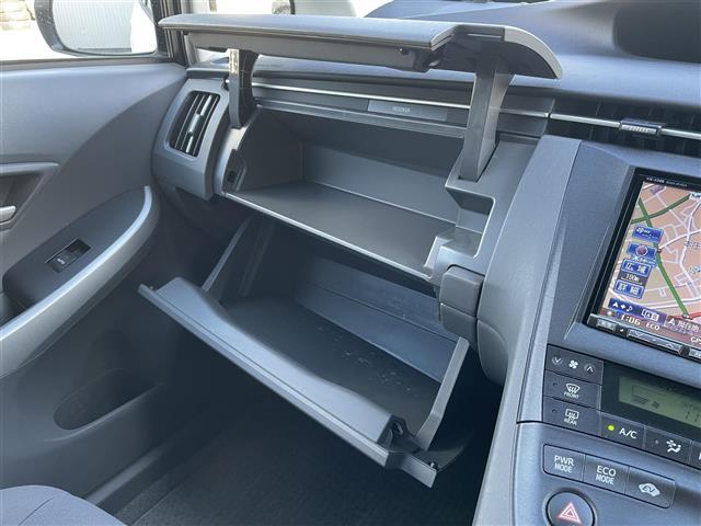 プリウス Sツーリングセレクション アイドリングST スマキ- Bカメ 地デジフルセグ サイドエアバッグ Aライト キーレス Wエアバック LEDランプ 横滑り防止機能 パワステ エアB TVナビ AUTOエアコン ABS ETC装着車(26枚目)