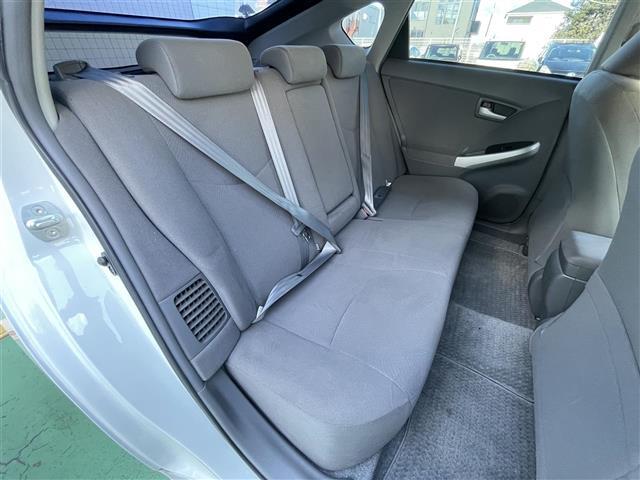 プリウス Sツーリングセレクション アイドリングST スマキ- Bカメ 地デジフルセグ サイドエアバッグ Aライト キーレス Wエアバック LEDランプ 横滑り防止機能 パワステ エアB TVナビ AUTOエアコン ABS ETC装着車(32枚目)