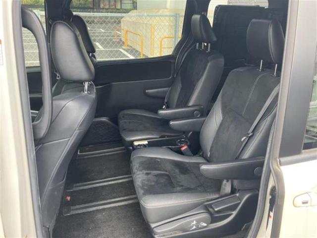 ヴォクシー ＺＳ　ＧＲスポーツ　新品タイヤ／保証書／純正　９インチ　ＳＤナビ／衝突安全装置／両側電動スライドドア／車線逸脱防止支援システム／シート　ハーフレザー／パーキングアシスト　バックガイド／ヘッドランプ　ＬＥＤ　バックカメラ（7枚目）