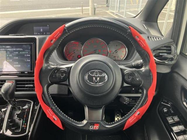 ヴォクシー ＺＳ　ＧＲスポーツ　新品タイヤ／保証書／純正　９インチ　ＳＤナビ／衝突安全装置／両側電動スライドドア／車線逸脱防止支援システム／シート　ハーフレザー／パーキングアシスト　バックガイド／ヘッドランプ　ＬＥＤ　バックカメラ（13枚目）