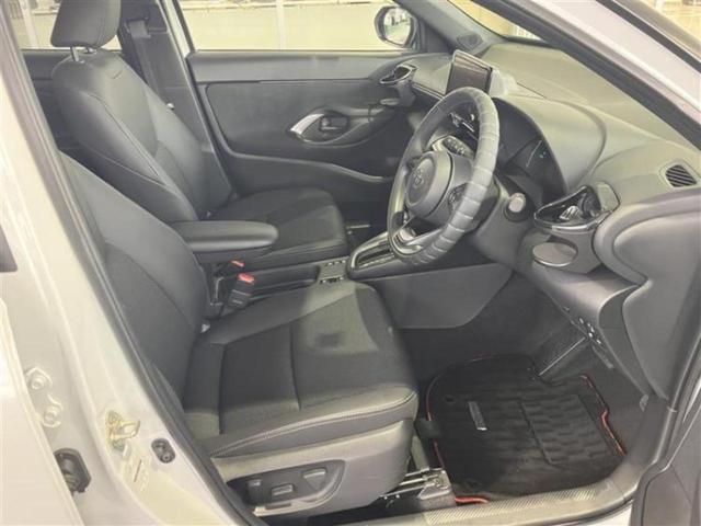 ヤリスクロス ハイブリッドＺ　モデリスタエアロ／保証書／ディスプレイオーディオ＋ナビ／衝突安全装置／シートヒーター／パノラミックビューモニター／車線逸脱防止支援システム／シート　ハーフレザー／ドライブレコーダー　前後　全周囲カメラ（7枚目）