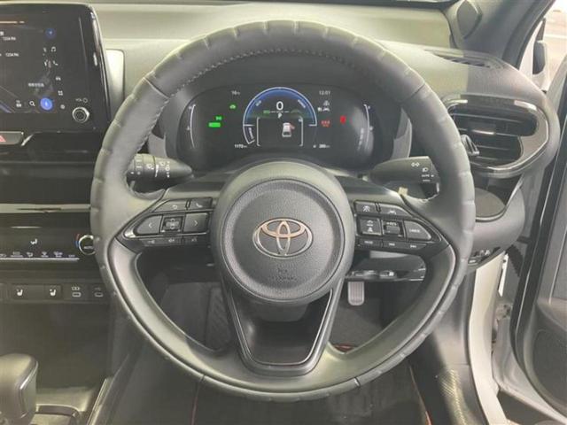 ヤリスクロス ハイブリッドＺ　モデリスタエアロ／保証書／ディスプレイオーディオ＋ナビ／衝突安全装置／シートヒーター／パノラミックビューモニター／車線逸脱防止支援システム／シート　ハーフレザー／ドライブレコーダー　前後　全周囲カメラ（12枚目）