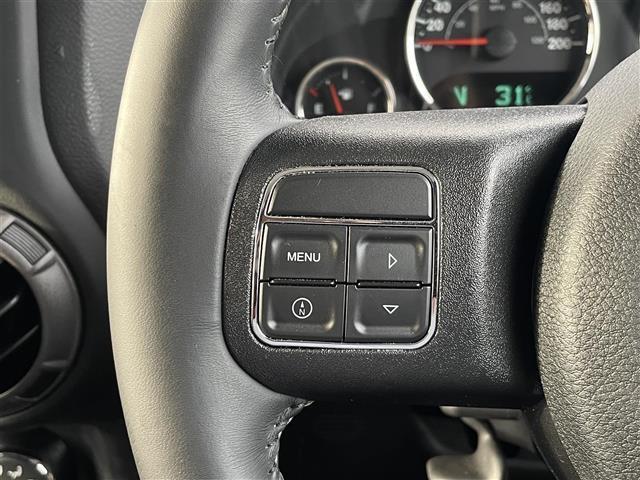 ジープ・ラングラーアンリミテッド スポーツ　社外ＳＤナビ　バックカメラ　フルセグＴＶ　Ｂｌｕｅｔｏｏｔｈ　純正１７インチアルミ　サイドカメラ　クルーズコントロール　ハロゲンヘッドライト　フォグライト　ＯＰフューエルキャップ　ＥＴＣ　背面タイヤ（10枚目）