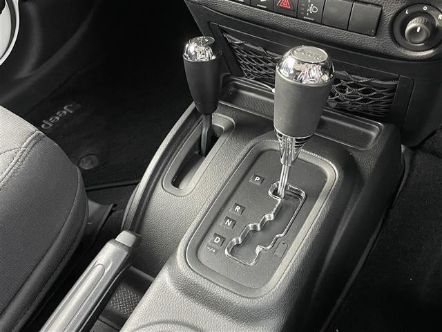 ジープ・ラングラーアンリミテッド スポーツ　社外ＳＤナビ　バックカメラ　フルセグＴＶ　Ｂｌｕｅｔｏｏｔｈ　純正１７インチアルミ　サイドカメラ　クルーズコントロール　ハロゲンヘッドライト　フォグライト　ＯＰフューエルキャップ　ＥＴＣ　背面タイヤ（18枚目）