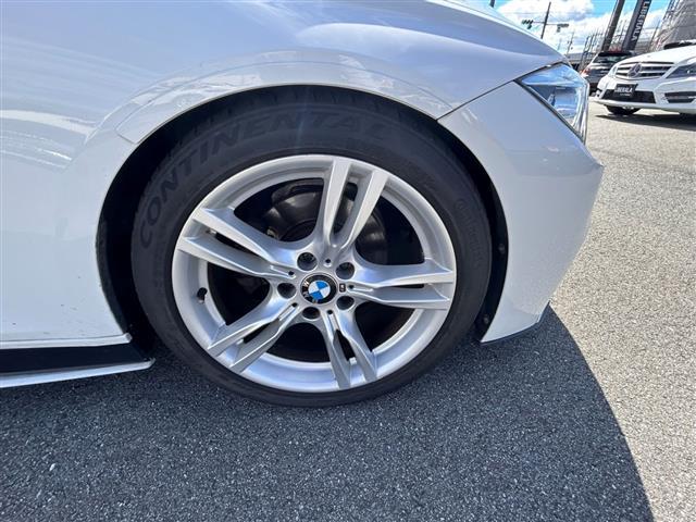 ３シリーズ ３２０ｉツーリング　Ｍスポーツ　純正ナビ　インテリジェントセーフティー　クルコン　ＥＴＣ　Ｂｌｕｅｔｏｏｔｈ　メモリー付シート　シートヒーター　コンフォートアクセス　純正１８インチＡＷ　社外マフラー（7枚目）
