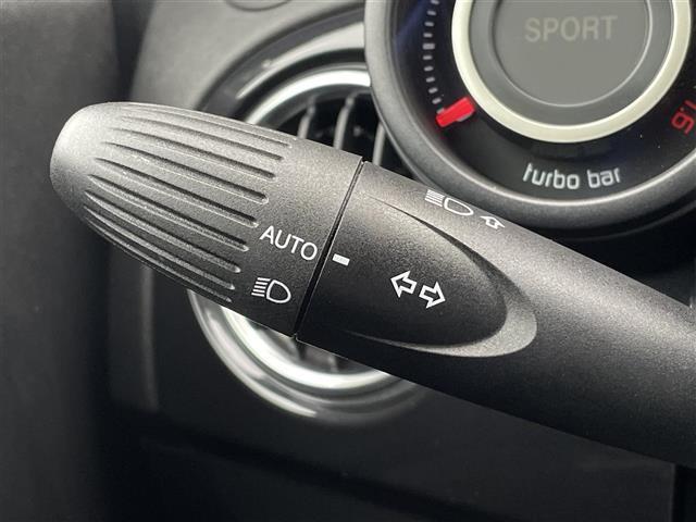 アバルト５９５ ベースグレード　２０台限定車　左ハンドル　５速マニュアル　レコードモンツァマフラー　ディスプレイオーディオ　ＡｐｐｌｅＣａｒＰｌａｙ　専用シート　専用１７インチアルミホイール　ネロスコルピオーネ／ブルポディオ（3枚目）