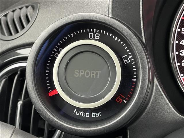 アバルト５９５ ベースグレード　２０台限定車　左ハンドル　５速マニュアル　レコードモンツァマフラー　ディスプレイオーディオ　ＡｐｐｌｅＣａｒＰｌａｙ　専用シート　専用１７インチアルミホイール　ネロスコルピオーネ／ブルポディオ（7枚目）