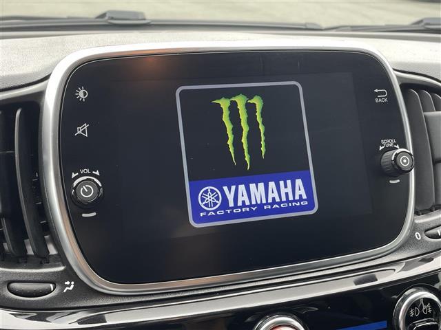 アバルト５９５ ベースグレード　２０台限定車　左ハンドル　５速マニュアル　レコードモンツァマフラー　ディスプレイオーディオ　ＡｐｐｌｅＣａｒＰｌａｙ　専用シート　専用１７インチアルミホイール　ネロスコルピオーネ／ブルポディオ（8枚目）