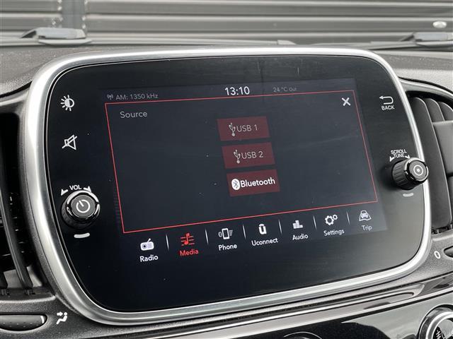 アバルト５９５ ベースグレード　２０台限定車　左ハンドル　５速マニュアル　レコードモンツァマフラー　ディスプレイオーディオ　ＡｐｐｌｅＣａｒＰｌａｙ　専用シート　専用１７インチアルミホイール　ネロスコルピオーネ／ブルポディオ（13枚目）