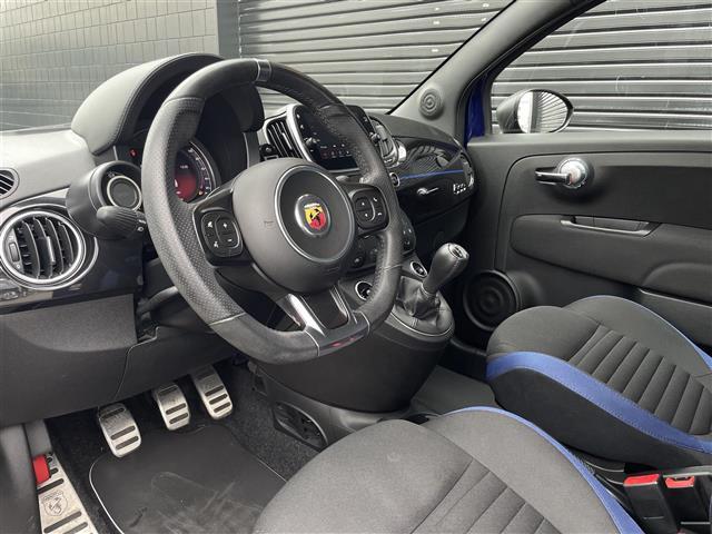 アバルト５９５ ベースグレード　２０台限定車　左ハンドル　５速マニュアル　レコードモンツァマフラー　ディスプレイオーディオ　ＡｐｐｌｅＣａｒＰｌａｙ　専用シート　専用１７インチアルミホイール　ネロスコルピオーネ／ブルポディオ（19枚目）
