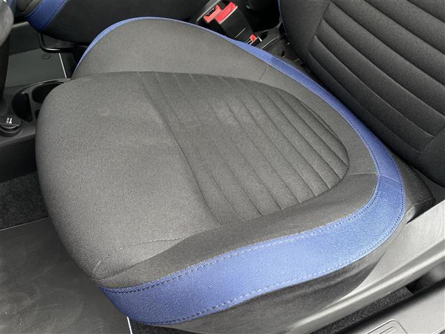 アバルト５９５ ベースグレード　２０台限定車　左ハンドル　５速マニュアル　レコードモンツァマフラー　ディスプレイオーディオ　ＡｐｐｌｅＣａｒＰｌａｙ　専用シート　専用１７インチアルミホイール　ネロスコルピオーネ／ブルポディオ（22枚目）