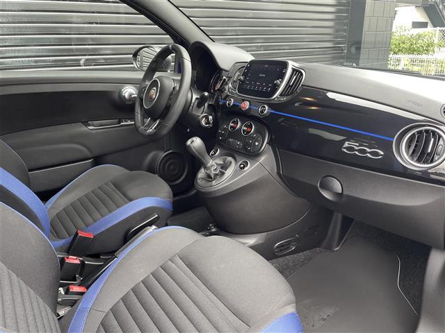 アバルト５９５ ベースグレード　２０台限定車　左ハンドル　５速マニュアル　レコードモンツァマフラー　ディスプレイオーディオ　ＡｐｐｌｅＣａｒＰｌａｙ　専用シート　専用１７インチアルミホイール　ネロスコルピオーネ／ブルポディオ（26枚目）