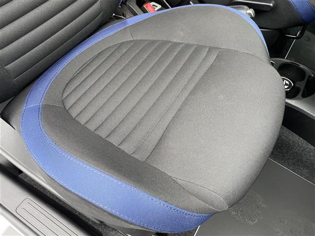 アバルト５９５ ベースグレード　２０台限定車　左ハンドル　５速マニュアル　レコードモンツァマフラー　ディスプレイオーディオ　ＡｐｐｌｅＣａｒＰｌａｙ　専用シート　専用１７インチアルミホイール　ネロスコルピオーネ／ブルポディオ（28枚目）