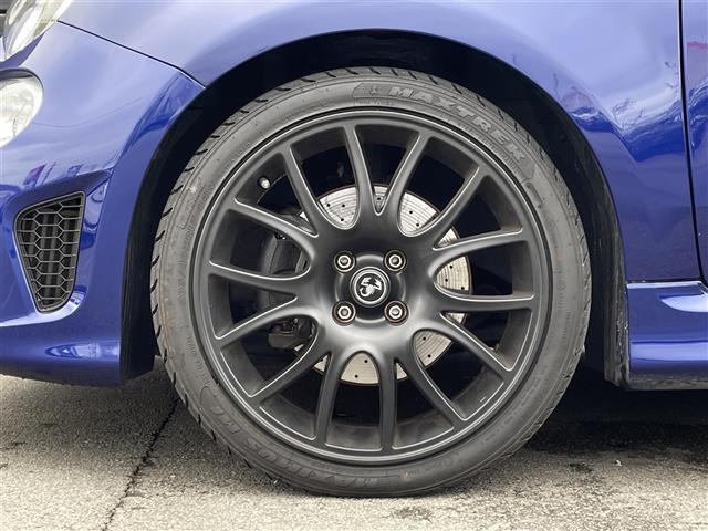 アバルト５９５ ベースグレード　２０台限定車　左ハンドル　５速マニュアル　レコードモンツァマフラー　ディスプレイオーディオ　ＡｐｐｌｅＣａｒＰｌａｙ　専用シート　専用１７インチアルミホイール　ネロスコルピオーネ／ブルポディオ（40枚目）