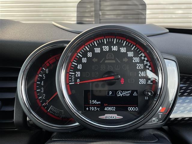 ＭＩＮＩ ジョンクーパーワークス　純正１８ＡＷ　中期　ＨＵＤ　電子シフト　ＡＣＣ　タッチ操作可能純正ナビ　バックカメラ　ミラー型ＥＴＣ　シートヒーター　ＬＥＤヘッドライト　レベルグリーン　専用レッドキャリパー　前後ドライブレコーダー（9枚目）