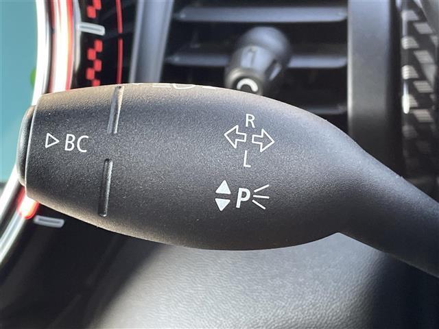 ＭＩＮＩ ジョンクーパーワークス　純正１８ＡＷ　中期　ＨＵＤ　電子シフト　ＡＣＣ　タッチ操作可能純正ナビ　バックカメラ　ミラー型ＥＴＣ　シートヒーター　ＬＥＤヘッドライト　レベルグリーン　専用レッドキャリパー　前後ドライブレコーダー（10枚目）