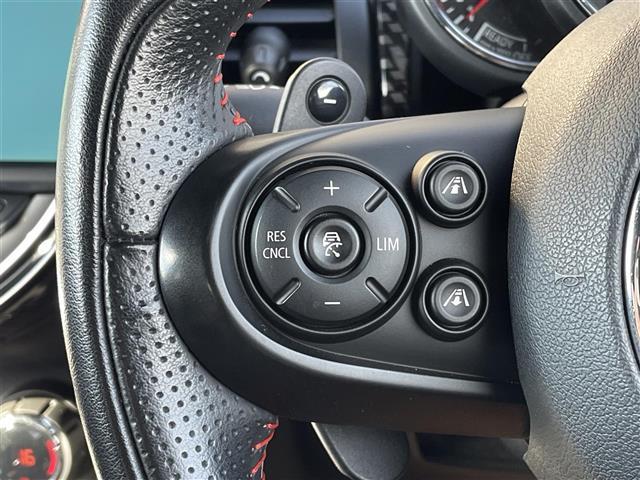 ＭＩＮＩ ジョンクーパーワークス　純正１８ＡＷ　中期　ＨＵＤ　電子シフト　ＡＣＣ　タッチ操作可能純正ナビ　バックカメラ　ミラー型ＥＴＣ　シートヒーター　ＬＥＤヘッドライト　レベルグリーン　専用レッドキャリパー　前後ドライブレコーダー（11枚目）