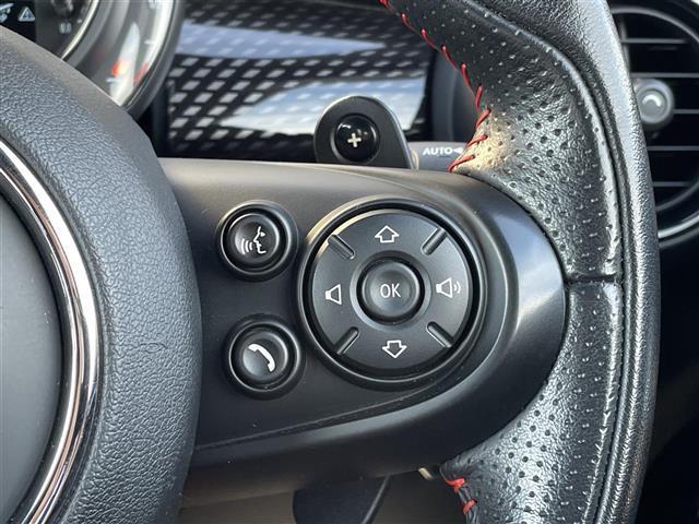 ＭＩＮＩ ジョンクーパーワークス　純正１８ＡＷ　中期　ＨＵＤ　電子シフト　ＡＣＣ　タッチ操作可能純正ナビ　バックカメラ　ミラー型ＥＴＣ　シートヒーター　ＬＥＤヘッドライト　レベルグリーン　専用レッドキャリパー　前後ドライブレコーダー（12枚目）