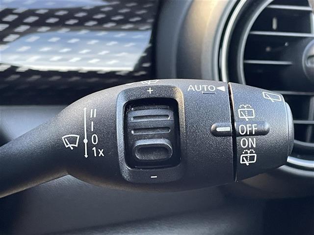 ＭＩＮＩ ジョンクーパーワークス　純正１８ＡＷ　中期　ＨＵＤ　電子シフト　ＡＣＣ　タッチ操作可能純正ナビ　バックカメラ　ミラー型ＥＴＣ　シートヒーター　ＬＥＤヘッドライト　レベルグリーン　専用レッドキャリパー　前後ドライブレコーダー（13枚目）