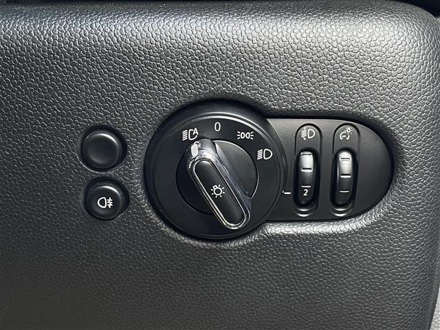 ＭＩＮＩ ジョンクーパーワークス　純正１８ＡＷ　中期　ＨＵＤ　電子シフト　ＡＣＣ　タッチ操作可能純正ナビ　バックカメラ　ミラー型ＥＴＣ　シートヒーター　ＬＥＤヘッドライト　レベルグリーン　専用レッドキャリパー　前後ドライブレコーダー（14枚目）