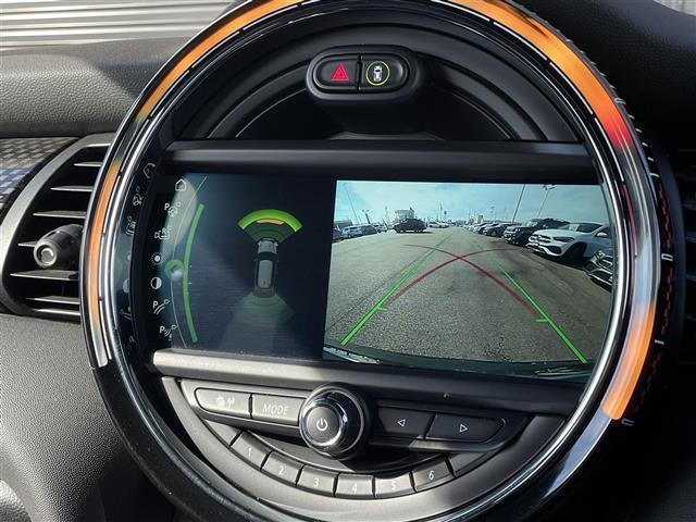 ＭＩＮＩ ジョンクーパーワークス　純正１８ＡＷ　中期　ＨＵＤ　電子シフト　ＡＣＣ　タッチ操作可能純正ナビ　バックカメラ　ミラー型ＥＴＣ　シートヒーター　ＬＥＤヘッドライト　レベルグリーン　専用レッドキャリパー　前後ドライブレコーダー（16枚目）