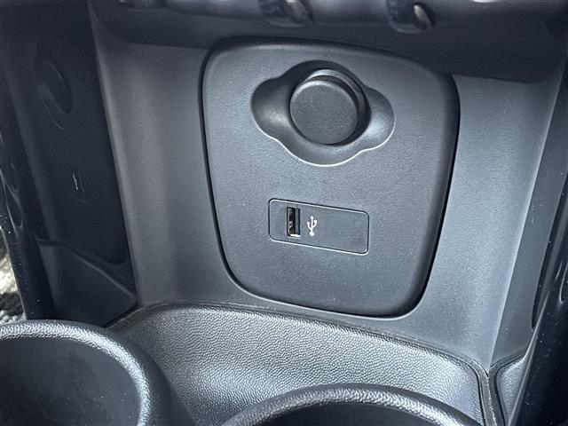 ＭＩＮＩ ジョンクーパーワークス　純正１８ＡＷ　中期　ＨＵＤ　電子シフト　ＡＣＣ　タッチ操作可能純正ナビ　バックカメラ　ミラー型ＥＴＣ　シートヒーター　ＬＥＤヘッドライト　レベルグリーン　専用レッドキャリパー　前後ドライブレコーダー（22枚目）