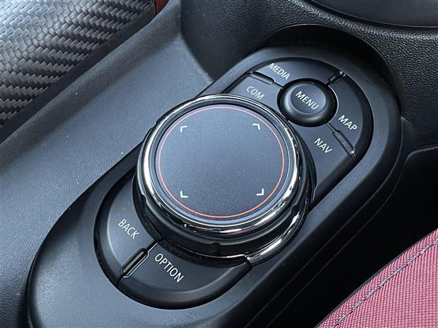 ＭＩＮＩ ジョンクーパーワークス　純正１８ＡＷ　中期　ＨＵＤ　電子シフト　ＡＣＣ　タッチ操作可能純正ナビ　バックカメラ　ミラー型ＥＴＣ　シートヒーター　ＬＥＤヘッドライト　レベルグリーン　専用レッドキャリパー　前後ドライブレコーダー（25枚目）