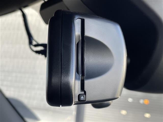 ＭＩＮＩ ジョンクーパーワークス　純正１８ＡＷ　中期　ＨＵＤ　電子シフト　ＡＣＣ　タッチ操作可能純正ナビ　バックカメラ　ミラー型ＥＴＣ　シートヒーター　ＬＥＤヘッドライト　レベルグリーン　専用レッドキャリパー　前後ドライブレコーダー（26枚目）