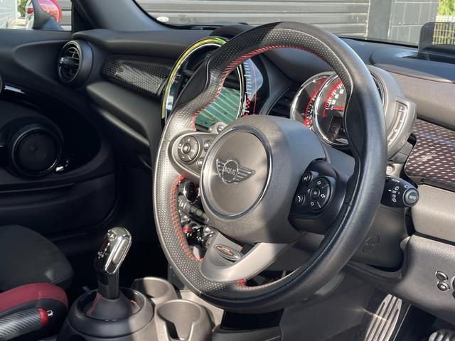 ＭＩＮＩ ジョンクーパーワークス　純正１８ＡＷ　中期　ＨＵＤ　電子シフト　ＡＣＣ　タッチ操作可能純正ナビ　バックカメラ　ミラー型ＥＴＣ　シートヒーター　ＬＥＤヘッドライト　レベルグリーン　専用レッドキャリパー　前後ドライブレコーダー（29枚目）