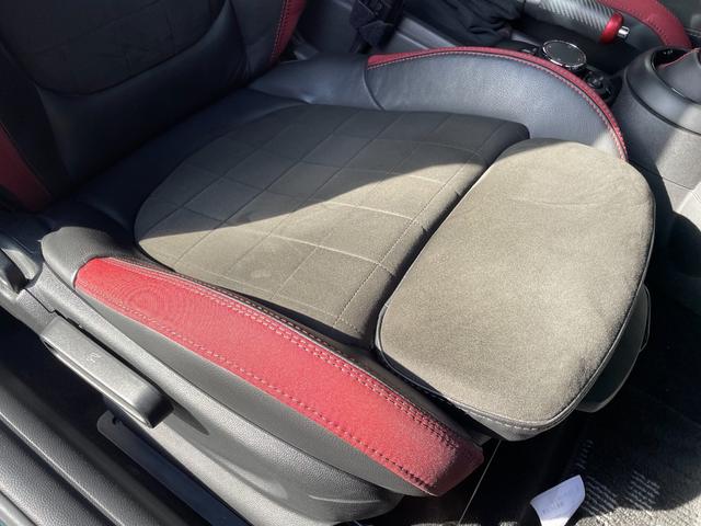 ＭＩＮＩ ジョンクーパーワークス　純正１８ＡＷ　中期　ＨＵＤ　電子シフト　ＡＣＣ　タッチ操作可能純正ナビ　バックカメラ　ミラー型ＥＴＣ　シートヒーター　ＬＥＤヘッドライト　レベルグリーン　専用レッドキャリパー　前後ドライブレコーダー（32枚目）