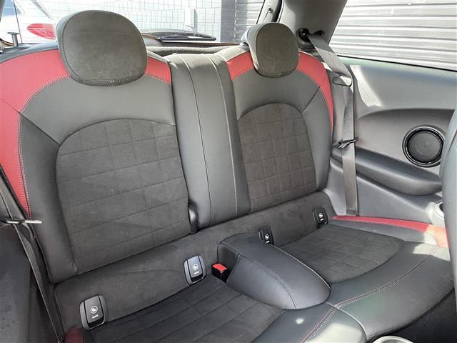 ＭＩＮＩ ジョンクーパーワークス　純正１８ＡＷ　中期　ＨＵＤ　電子シフト　ＡＣＣ　タッチ操作可能純正ナビ　バックカメラ　ミラー型ＥＴＣ　シートヒーター　ＬＥＤヘッドライト　レベルグリーン　専用レッドキャリパー　前後ドライブレコーダー（33枚目）