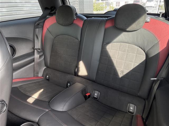 ＭＩＮＩ ジョンクーパーワークス　純正１８ＡＷ　中期　ＨＵＤ　電子シフト　ＡＣＣ　タッチ操作可能純正ナビ　バックカメラ　ミラー型ＥＴＣ　シートヒーター　ＬＥＤヘッドライト　レベルグリーン　専用レッドキャリパー　前後ドライブレコーダー（38枚目）