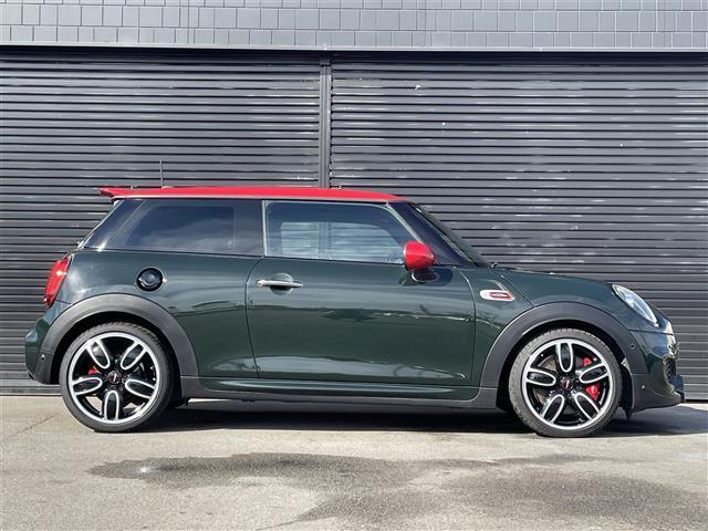 ＭＩＮＩ ジョンクーパーワークス　純正１８ＡＷ　中期　ＨＵＤ　電子シフト　ＡＣＣ　タッチ操作可能純正ナビ　バックカメラ　ミラー型ＥＴＣ　シートヒーター　ＬＥＤヘッドライト　レベルグリーン　専用レッドキャリパー　前後ドライブレコーダー（43枚目）