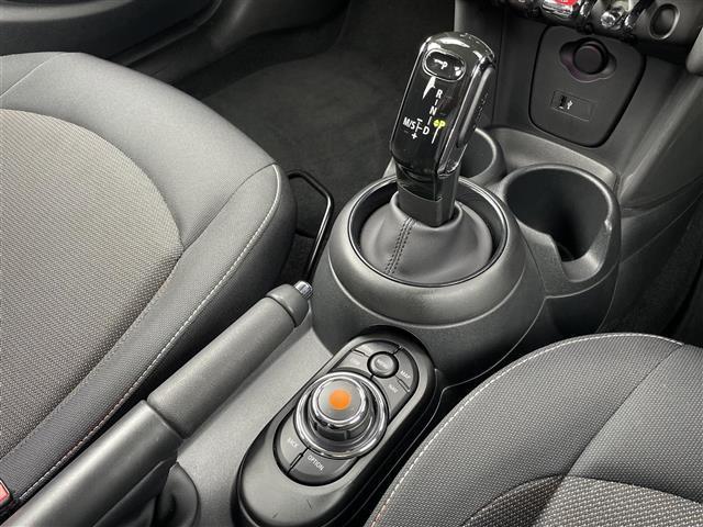 MINI クーパー ワンオーナー ペッパーPKG LEDヘッドライト 純正ナビ バックカメラ ETC コンフォートアクセス カメラ&パークアシストPKG 社外ドライブレコーダー 純正15インチアルミホイール アームレスト(21枚目)