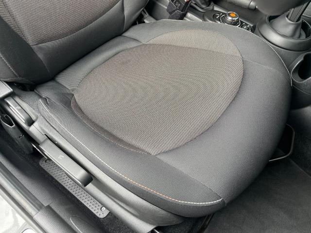 MINI クーパー ワンオーナー ペッパーPKG LEDヘッドライト 純正ナビ バックカメラ ETC コンフォートアクセス カメラ&パークアシストPKG 社外ドライブレコーダー 純正15インチアルミホイール アームレスト(32枚目)