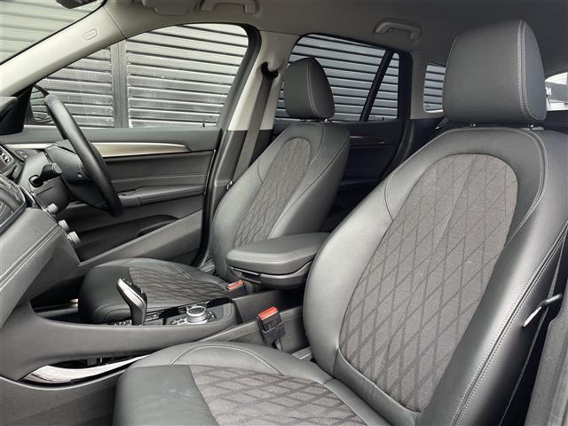 ご来店が難しいお客様でもご安心下さい、店頭在庫でしたらテレビ電話などを使いお車の詳細をご説明させて頂く事も可能でございます。当店スタッフが真心込めてご対応させて頂きます。